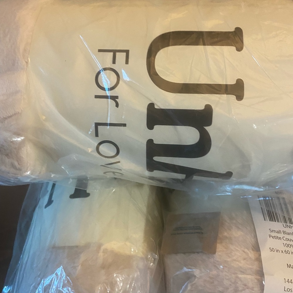 BNIB Cream UnHide Blanket